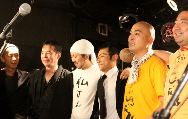 超カオスな対バン「坊主バンドvs.牧師ROCKS」の模様