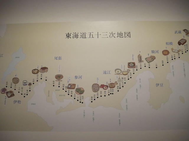 第4章会場壁面に描かれた、東海道五十三次の宿場と名物を表した地図