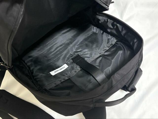 【FOUND GOOD ビジネススクエアリュック】メイン収納部。ファスナーがリュックのほぼ半分のところまでガバッと開くので中が見やすく、整理もしやすいです♪