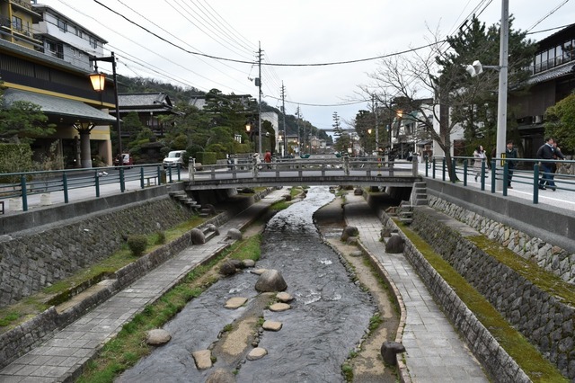 玉造温泉のメイン通りを流れる玉湯川