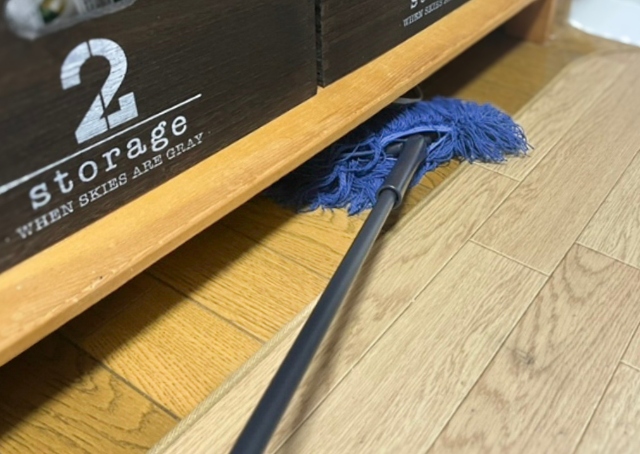 【ダスキン　ペット用おそうじモップレンタル】抜け毛やホコリが溜まりやすいソファーや家具の下も、ササッときれいになりました