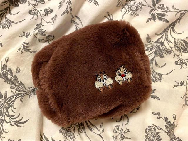 【ユニクロ ポーチ チップとデール】ふわふわのポーチにチップとデールが!