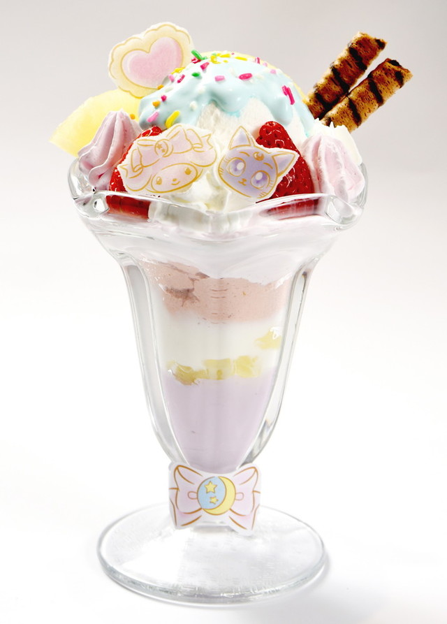 【デザート】ルナとマイメロディのなかよしパーラーパフェ　© 武内直子 ・ PNP ・ 講談社 ・ 東映アニメーション ©1976, 2018, SANRIO CO., LTD.