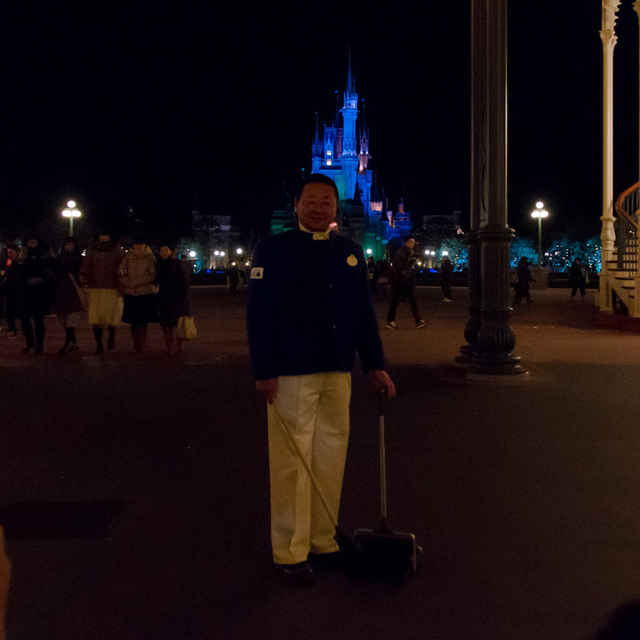 カストーディアル姿の上西社長|TDLサンクスデー2016