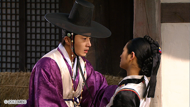 『太陽を抱く月』　© 2012 MBC