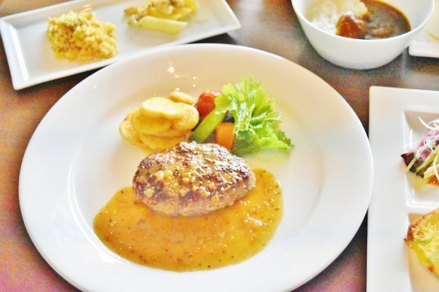 人気のハンバーグは平日限定