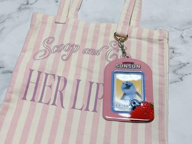 【パペットスンスン×サンキューマート/カードホルダー】A4サイズが入るバッグにつけてみました。かわいい〜!