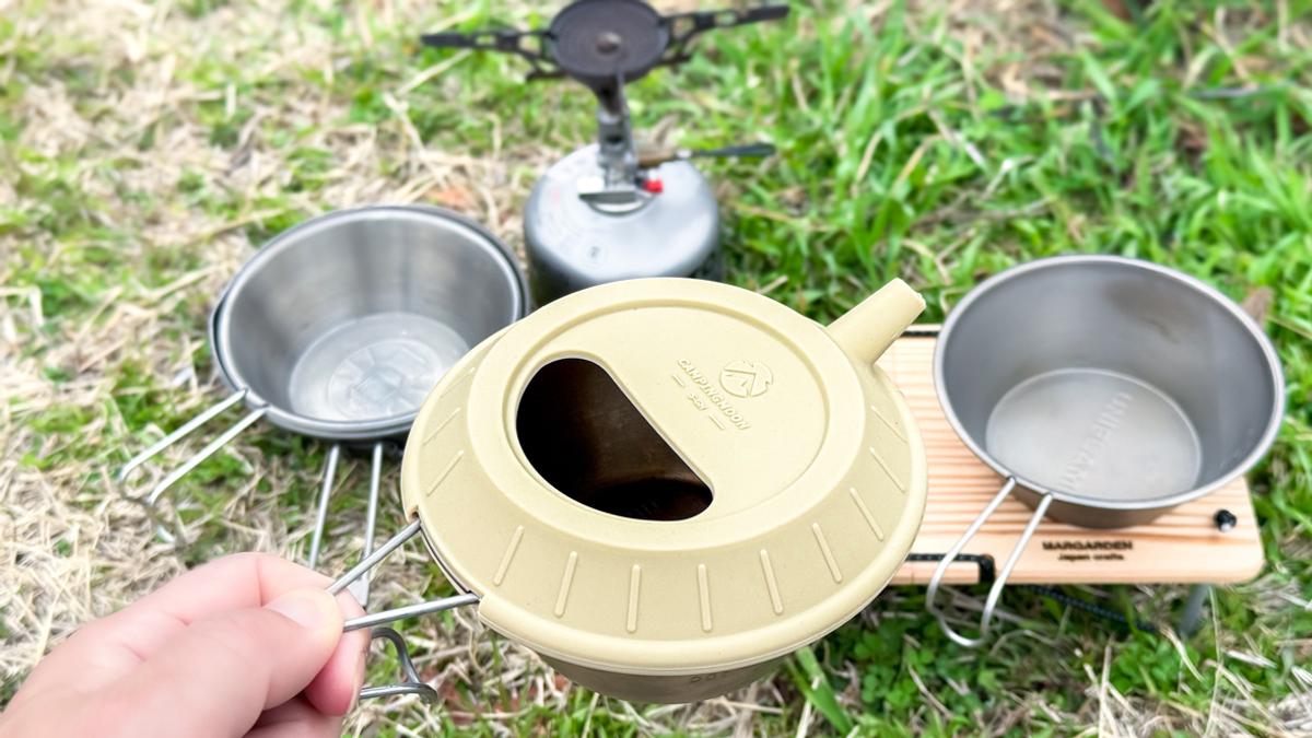身軽で行きたい登山やキャンプに。シェラカップを「ケトル」に変身
