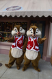 チップとデールもクリスマスコスチューム ©Disney