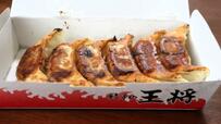【餃子の王将  餃子】名物の餃子は6個入り、皮の小麦粉にいたるまで、主要な食材はすべて国産です