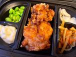 【ガスト 単品 からあげのおかず盛り】5つの唐揚げと4種類のおかずが入っています