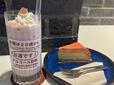 サザコーヒー　東京アマレットいちごシェイクとレインボーミルクレープ