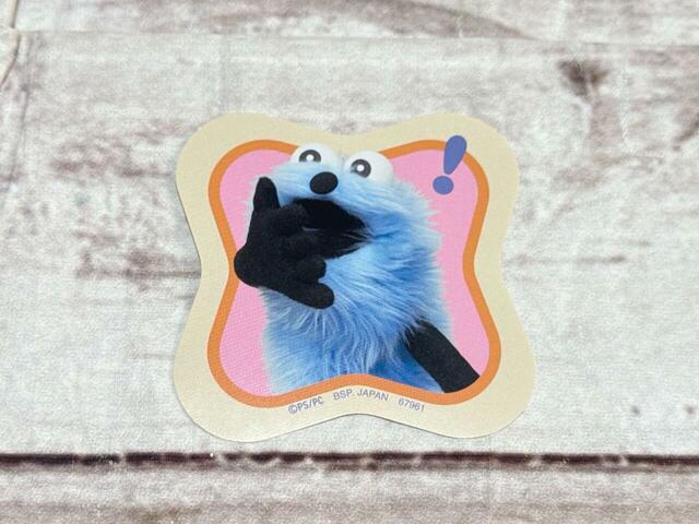 【⼀番くじ パペットスンスン】何かに気づいたスンスン。筆者イチオシのステッカーです