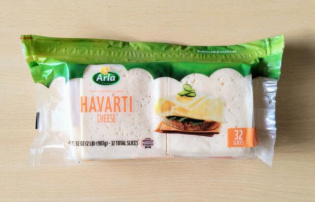 【コストコ　ARLA ハバティ チーズスライス　907g　1749円】パッケージにジッパーが付いているため保存しやすい