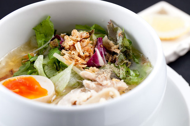 蔭山樓（自由が丘）　名物鶏白湯塩ラーメン