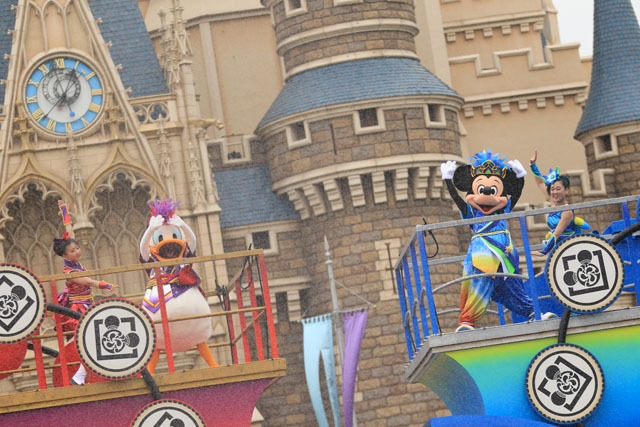 ずぶ濡れエンターテイメント「雅涼群舞」/TDL「ディズニー夏祭り」2015(撮影:YOSHI)