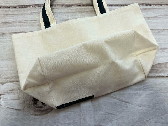 【cookpad plus2024年秋号付録/リトルミイキャンバス調トートバッグ】マチがしっかりあるため、収納力抜群！