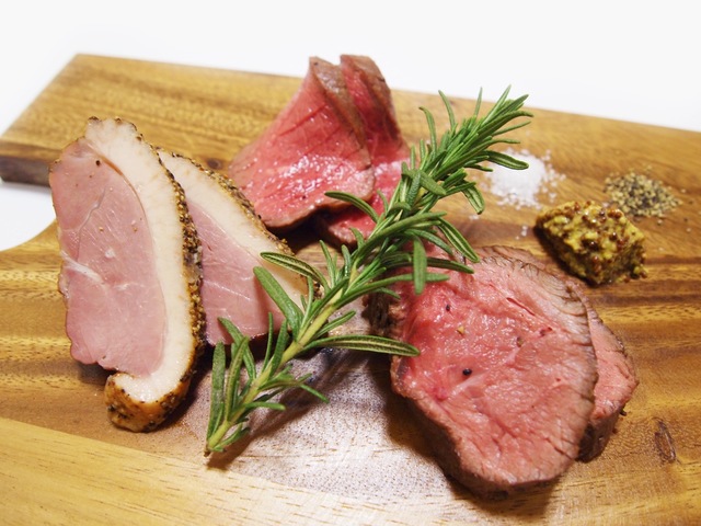 肉盛り合わせ（鹿ロースト、鴨ロースト、牛ロースト）