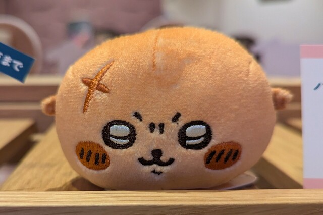 【ちいかわベーカリー】「パンみたいなもちもちマスコット（ラッコ）」1,320円