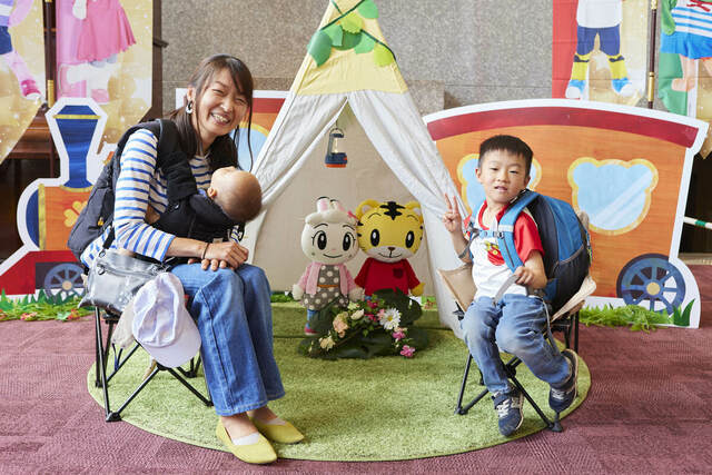 「しまじろうと もりの きかんしゃ」のフォトスポットでパチリ!