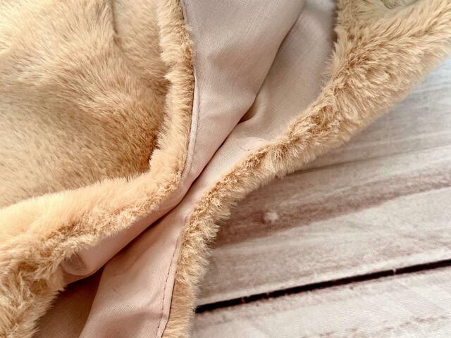 口にはマグネットスナップボタンが内蔵されているため、中身が見えないのもGood！