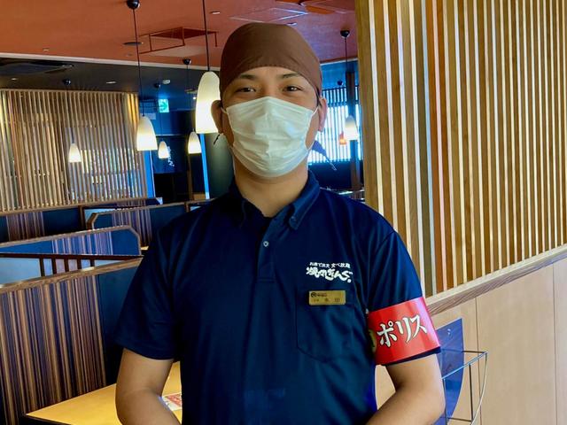 焼肉きんぐ：店長で焼肉ポリスの永田翔馬さん