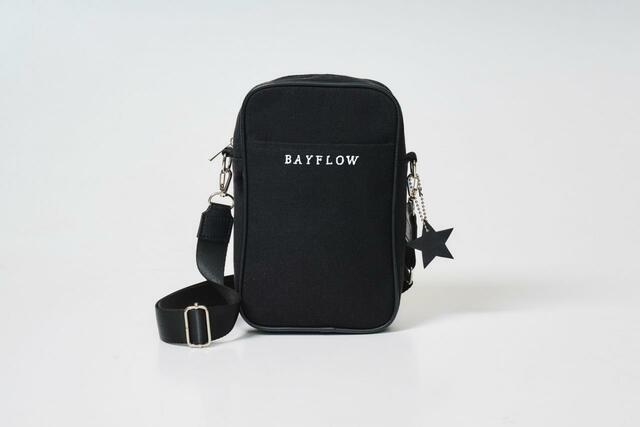 【BAYFLOWショルダーバッグ（ブラック）】『BAYFLOW ペットボトルがタテに入る! LOGO SHOULDER BAG BOOK BLACK special package』