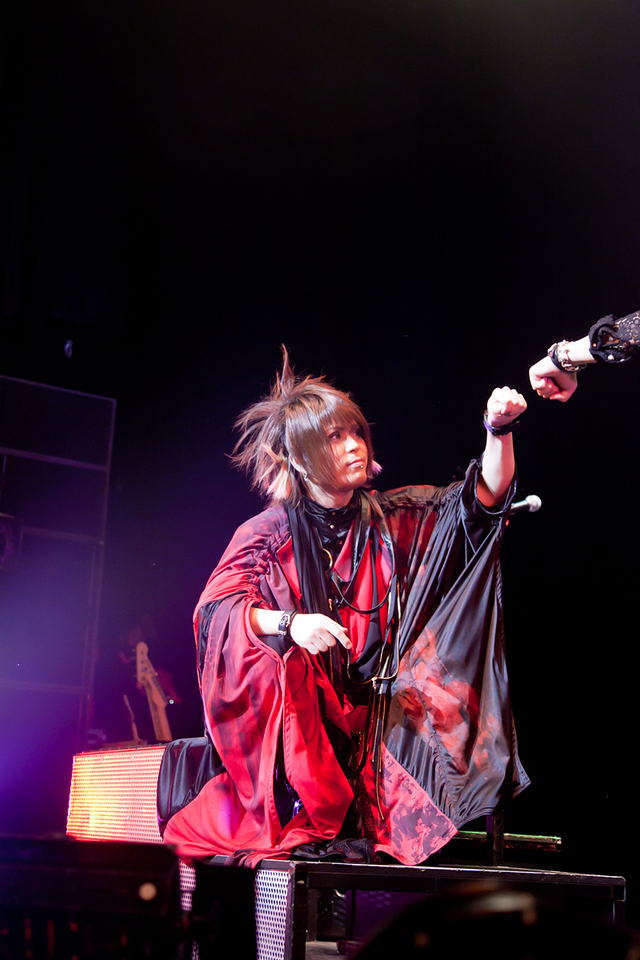 アルルカン・奈緒（G）　（撮影・さわきみのり）