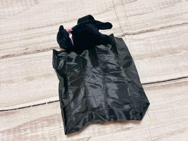【カルディ ハロウィン パッチンキャットトリートバッグ】重いものを入れるのはNGなので、軽いお菓子類などを入れるのがおすすめ！