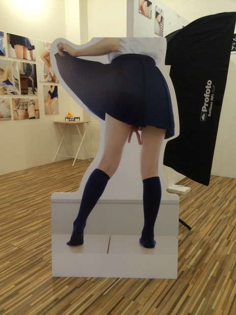 200人のふとももが展示された「曖昧☆ふともも写真館」