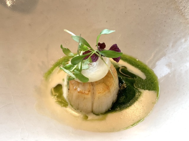 「ロースホタテ、クロロフィル、出汁、海藻、ディル」