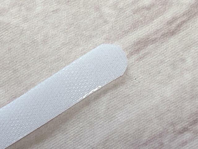 表面はざらざらした素材です