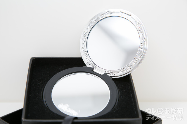 2面のうち、下が拡大鏡です (筆者私物)