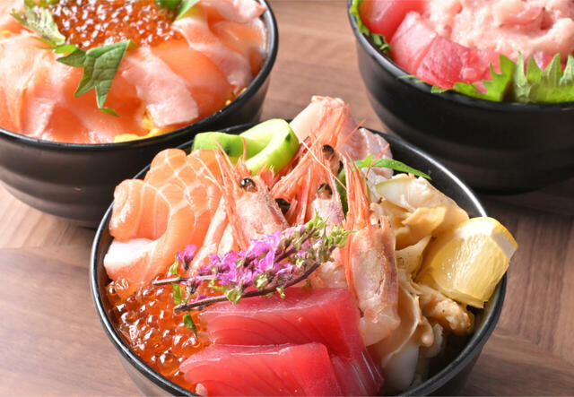 「​​​海鮮丼」＜期間：2026年5月8日〜6月30日＞【【6,600円〜】巨大な“生ハム原木”が登場！こだわりの生ハム創作料理はもちろん「カニ」や「ステーキ」も心ゆくまで食べ放題！】