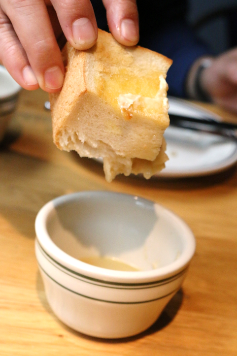 〆は、自家製パンでの“つけパン”