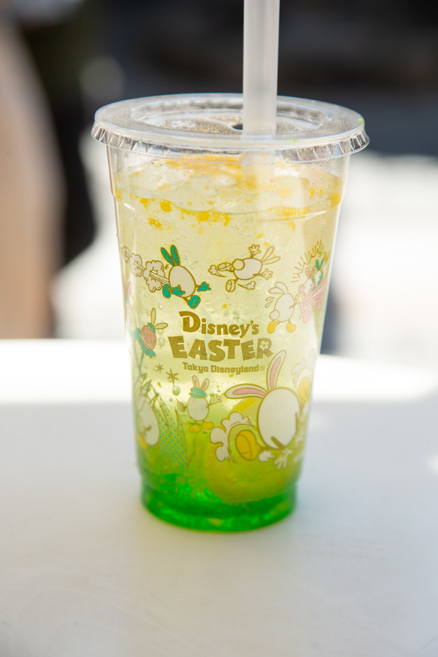 スパークリングドリンク（アップルシロップ＆マスカットゼリー）、スーベニアコースター付き ¥780