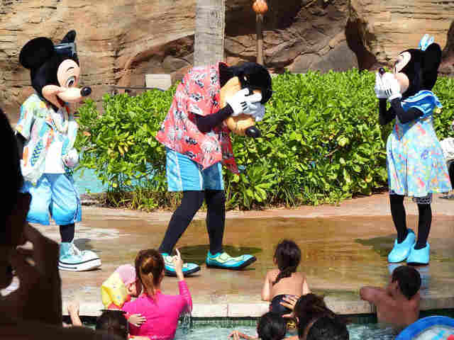 シェイク・ア・シャカ・プールパーティーでのひとこま、グーフィーはどうしたのでしょうか?