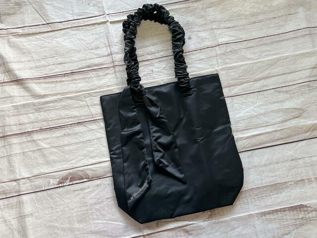 2つ目はリボンをつけて片結びにします