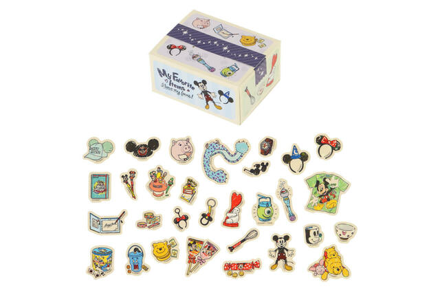 シール 800円｜東京ディズニーリゾート「パークのおみやげたちをモチーフにしたグッズ」｜販売店舗：東京ディズニーランド「グランドエンポーリアム」、東京ディズニーシー「エンポーリオ」｜発売日：2024年11月21日（木）