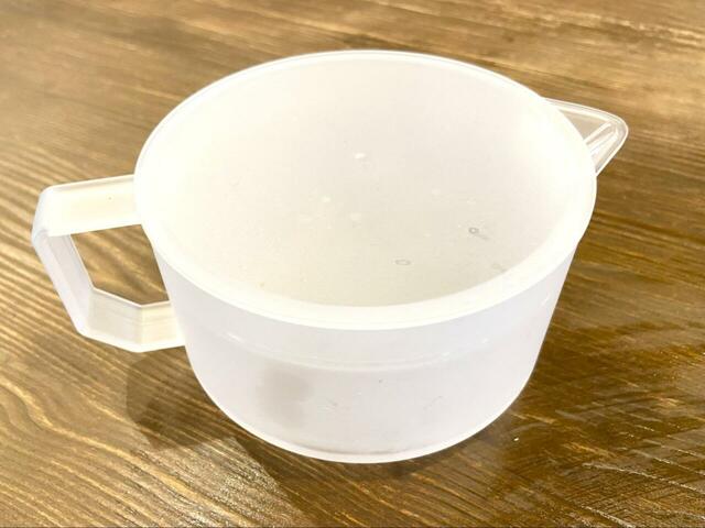 【山崎実業 tower ティーポット】サイズは幅13.2×奥行17.6×高さ7.9cm（ハンドル含む）。容量は600mlです