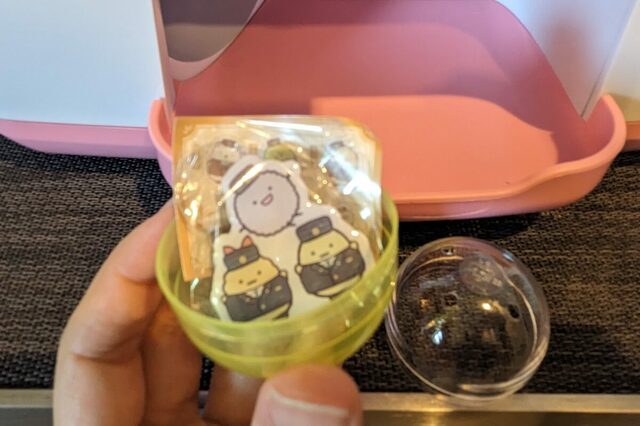 【すみっコぐらしルーム in ホテルニューオータニ】カプセルトイ自販機で出てきたピンズ ©San-X