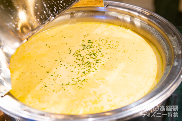 “ディズニー・イースター”ディナーブッフェ|東京ディズニーランドホテル「シャーウッドガーデン・レストラン」