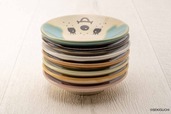 【MASHICO 豆皿 モンチッチ】思わず揃えたくなる7色のかわいい豆皿です
