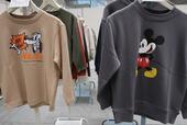 左:Disney長袖クルーネックTシャツKids 右:Disney裏毛スウェットKids