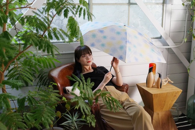 ふんわりした淡い花が浮かぶ「クレール」