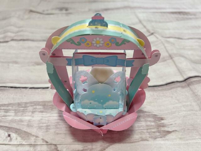 背面もリボンやお花があしらわれていて凝っています♪