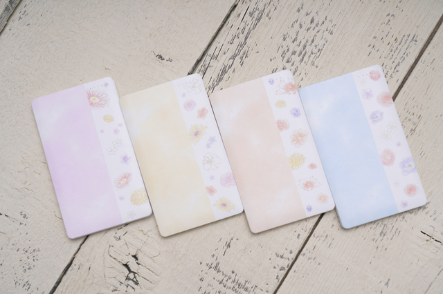 スマホバッテーリーは優しい色合いでデザイン性が高いのもポイント！モバイルバッテリー　（ムービック）