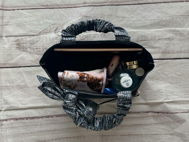 お出かけの際の荷物をイン!