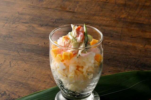 「カニカマ＆マヨコーンパフェ」＜期間：2025年6月13日〜＞【すたみな太郎に「すしパフェ」登場！暑い夏にぴったりな“スパイシー焼肉”や“肉厚レバニラ”など夏の新メニューが勢揃い！】