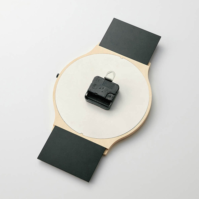 腕時計のようなデザインの掛け時計「ミッキーマウス」 |¥ 10,990 (税込)